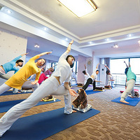 ��ɽ�٤������ѵ��������������ڰ���������У�