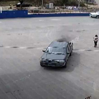 �˿�������ͷ��ȼ���� ˾����Ȼ��֪ʻ�����վ