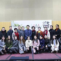 �Ѿ��ٽ�ƾ����ʫ�ʳ��Ͷ����㻳