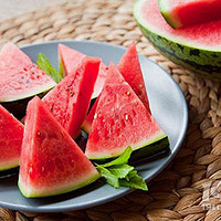 ʮ��Ů��ʮ����ɹ�ڣ�ÿ��Լ���ˮ�����������ɫ�ߣ�Խ��Խ�׾�