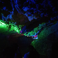 �����ܱ��Σ���ˮ��ɽ�����飬����ͨ��ӡ�ͩ��ɽ֮��