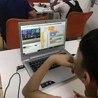 �����ٶ����ѧУ��Ϊ�˺��ӵ����죬�ٶ���̿γ�һ�����ܴ���