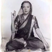 �����һλ���٤��Ů�ԣ�102�����������٤��һ��