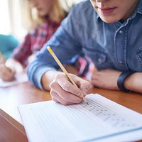 �������30��Ķ�ͯδ��Ԥ��, ֤���˸�ԣ��ͥ�ĺ��Ӹ�����