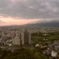 6��Сѧ���ĳ�һ����¼Ƭ����������Ұ���;����˹�Ŀ�࿴