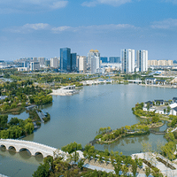 �Ϻ���չ����ɽ�����Ǽ���·�޵���ƽ����ƽ�����Ϊ�Ϻ�17����