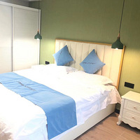 �Ŵ�·ѧԺ·�����ڸ���������Ȧ������̩�Ծ�װһ��һ�������¸�