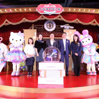 ȫ��Ψһ�����ɡ����ⱳ����ïHelloKitty�Ϻ�̲ʱ��֮����ʽ��ҵ