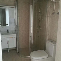 Ǯ�����ͳǵ���վ����һ��԰����һ����������