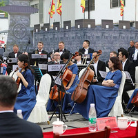 �ڶ����ж�������ɽ�Ļ������������