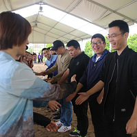 ��������ҵ�ļ��Ž�����ͷ�����չ��ѵ�һ��