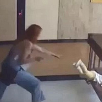 ��Ƶ���ˣ��׶�׹¥˲�䣬ĸ�׷�����ס���ӽ��� | ����