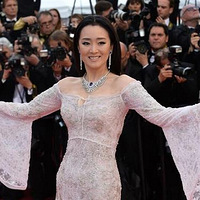 ������ɺ�̺Ů�ǵ���ױ����и�ɻ�����֮�շ��ִ��۾�������ֵ