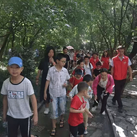 ��ѧ�����빰������ḣ������Я�� -- "С����Բ�κ��ݶ���԰