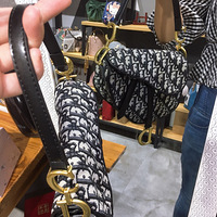 ϲ���İ����Լ��� Dior������