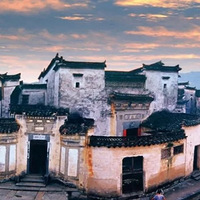 ��ɽ��´��һ���ľ��ĹŴ���