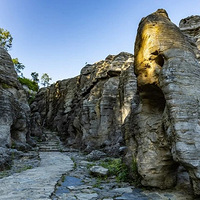 ��ɽ����ʯ�־���