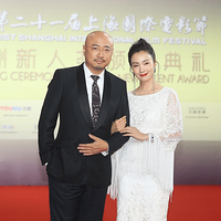 �պ��������Ů����ֱ���Լ�����Ů���裺��װ�۵�Ů������