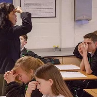 ���Ӣ����ѧ������5���й���ʦ: ��սӢ���ܺ��ӵĽ�����ʼ��