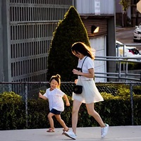 һλ�в�ĸ�׵�˼��: ���ͻ�ƽ�����ƽ��ѡ�εķ��飿