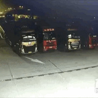 ��ִ�����ӻ���������һ����ȥ�Լ���ͷ��Ѫ���������������