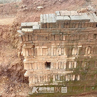 799����д����λŮ�ӵ�һ������ɽ����ߵ�Ⱥɽ���ڳ�Ĺ��Ⱥ