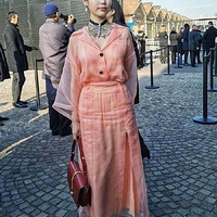 һ����ɴ��װ�����ۣ�IUС��Ů���ͷ����ˣ�