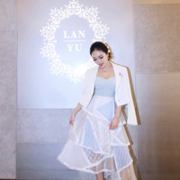 ����400֧��ױ��Ƶ��ӵ��300���ں졢60ƿ�۵�Һ����Խ��