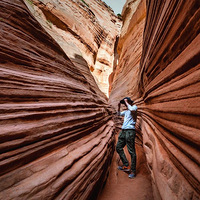 ���й����Ĺ���50������������һ���ϸ����Ӱʦ��