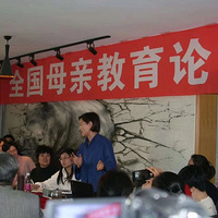 18��Ů��ͬʱ������Ү³������С���边Ȼ��������