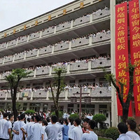 ����һλŮ��ʦΪѧ������˳��������һ�����裬���벻�����ǡ���