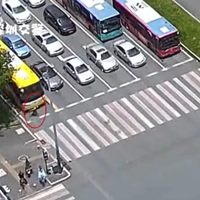 ��Ŀ���ģ�˲�䱻�󳵾��복�ף�һŮ�Ӳ����������ָ�������й�