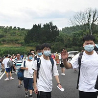 ��������ѧ���к���������̧���߿�������������ҹд��һƪ���ģ�