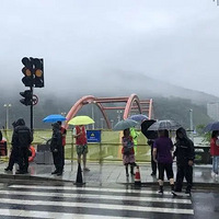 �ſ�й��󣬽��³�����ô���ˣ���ͤ�ĽǱ��ͣ�������ҵ�ֽ�����