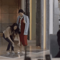 ���ӱ��۸�����λ������������ˣ�Ů�˵���󣬶��Ǻݽ�ɫ