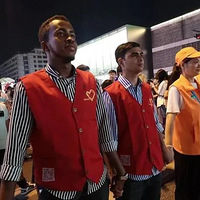 ����Ǻ��ݣ������ߡ�������ǽ�����ˣ��㱻ů������