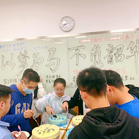 �߸�ѧУ�İ༶���ջᣬů����