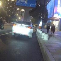 杭州交警，非机动车走机动车道发生事故谁的责任？