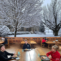 ���ֵ���ѧ����8 4�µĶ��׶���ѩ��