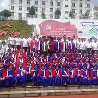 ��һĻ���˶��ݣ��Ź�÷��ͷ���ڽ�������ߵļ��ϡ���