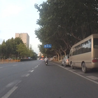 杭州交警还管不管非机动车道了？