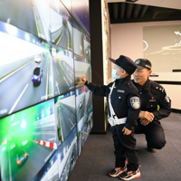 ����5���к����˽�����������һ������ʵ����...