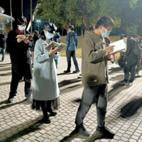 ���ͻȻ��У��һ����Ƭˢ�����Ҵ��п�������У������.....