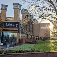 �̵�ʥ����Ӣ��У԰���������У��