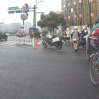 关于非机动车道，不知道杭州交警在想什么？