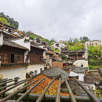 �����Է�չ���ΰ�һ��