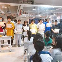 �ٳ߸�ͷ����һ���������������п�����ѧУ���ײ��Ա��ô��