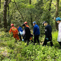 �������磬һ���Ӵӱ�ʯɽ�ϲ������£�ɽ�����30�ף�����֣��