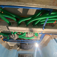 �ھӻ�3��װ�˸������߷硱���·�װ������������ǰ�����