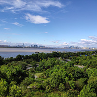 �����ڱ����и��ҡ�����һ�߽������������𺣰���